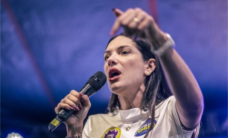Janaina propõe ampliar proteção a adolescentes contra abuso sexual dentro da família: ”Nós vamos tratar isso como crime”