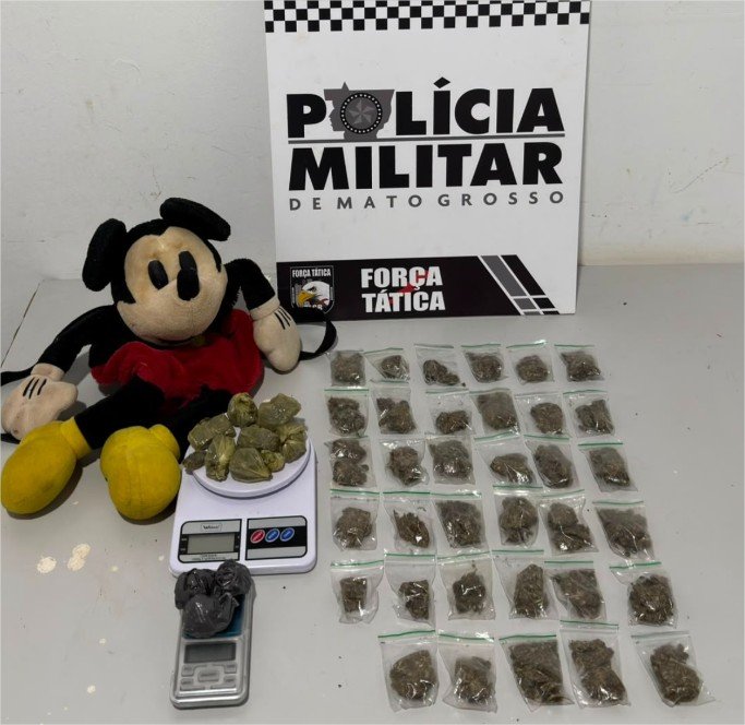 Força Tática apreende irmãos adolescentes com 47 porções de drogas em residência