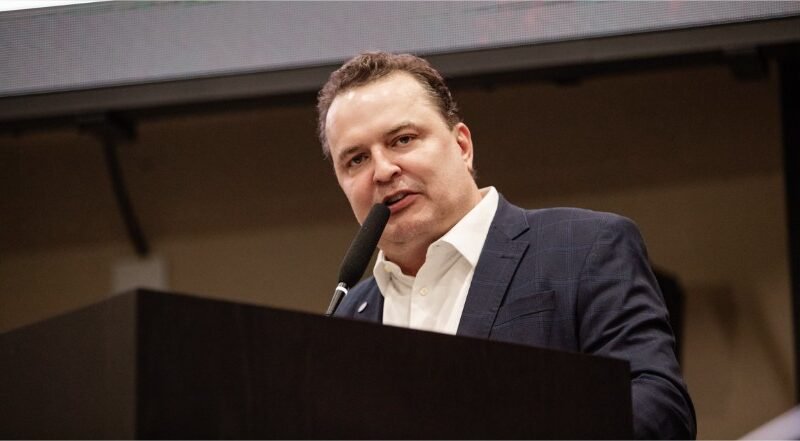 Max Russi defende derrubada de veto de Pivetta, mas aposta no diálogo para construir consenso