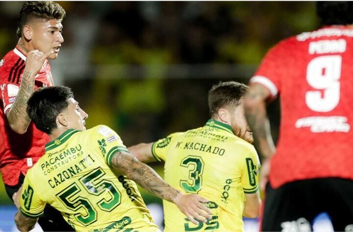 Carrascal brilha, Flamengo humilha o Mirassol e cola no Palmeiras