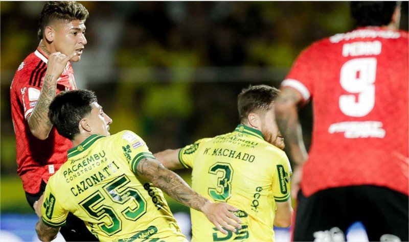 Carrascal brilha, Flamengo humilha o Mirassol e cola no Palmeiras