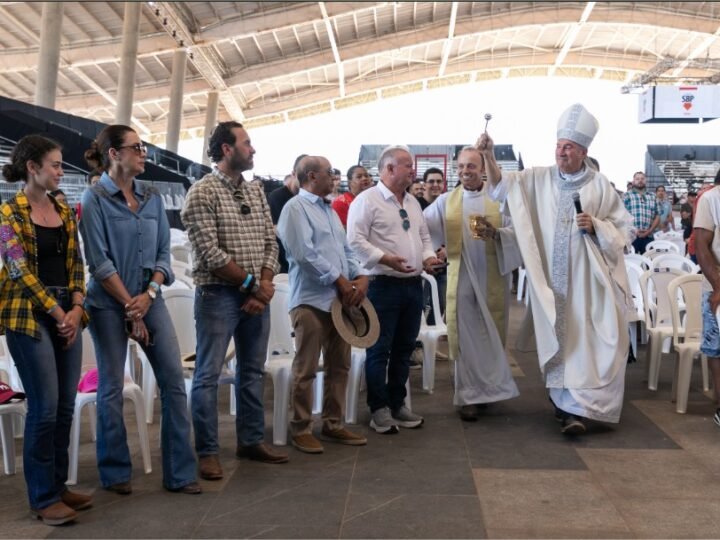 Missa campal reúne caminhoneiros e marca momento de fé no Mato Grosso AgroFestival