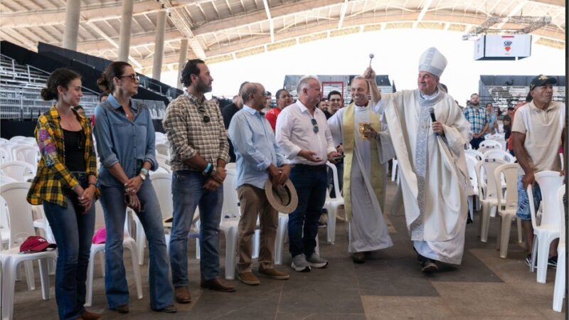 Missa campal reúne caminhoneiros e marca momento de fé no Mato Grosso AgroFestival
