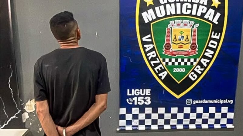 Guarda Municipal detém homem alcoolizado após veículo colidir contra residência no Cristo Rei