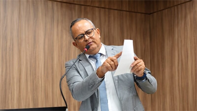 Vereador Sardinha cobra transparência em cargos comissionados e questiona gestão da Secretaria de Obras
