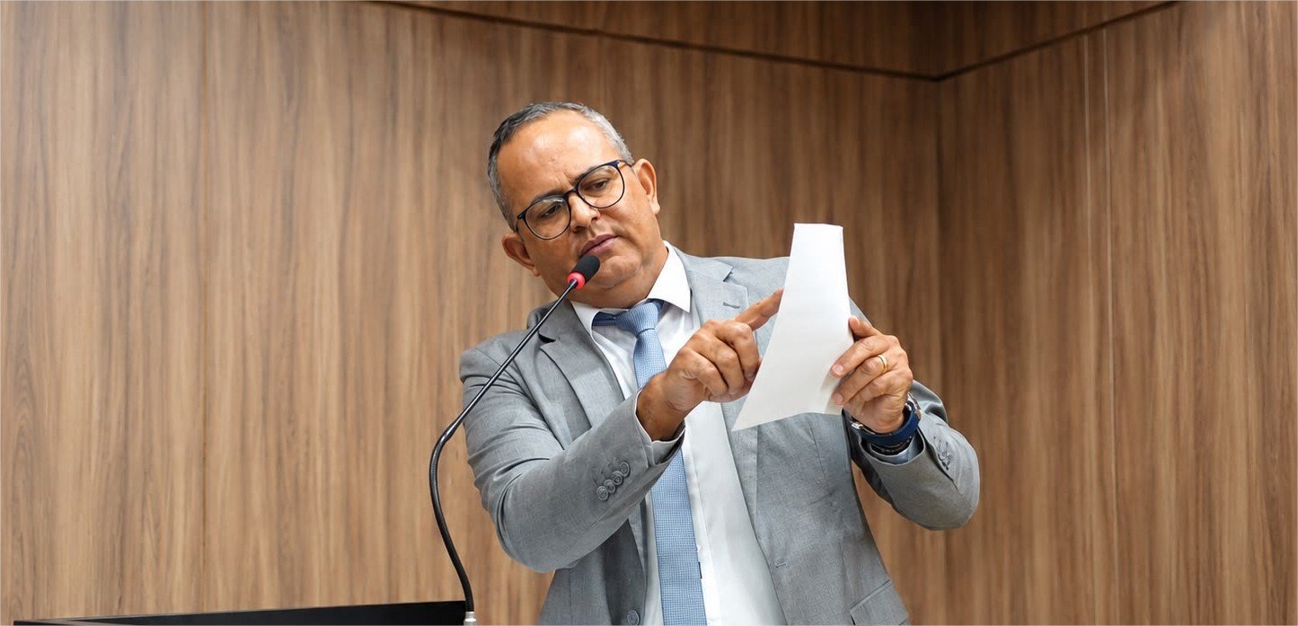 Vereador Sardinha cobra transparência em cargos comissionados e questiona gestão da Secretaria de Obras