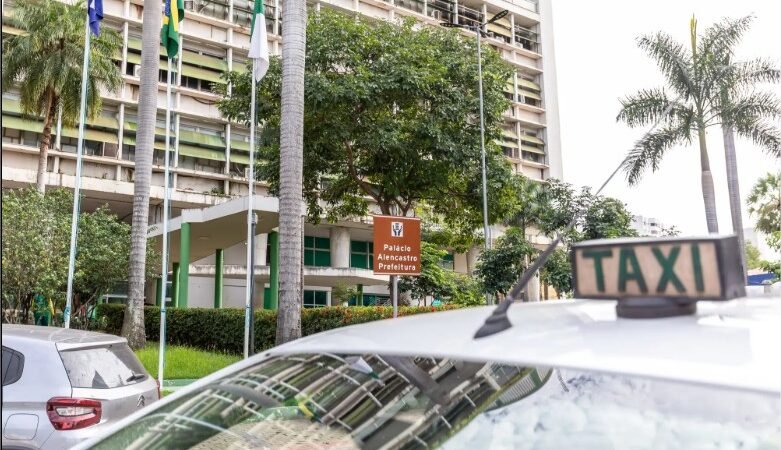 Taxistas de Cuiabá devem aferir taxímetros entre 24 e 28 de agosto após reajuste tarifário