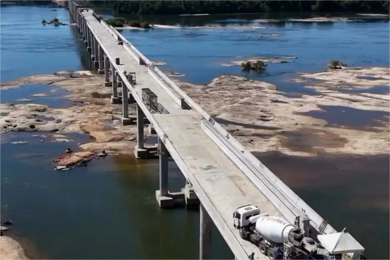 Imagens de drone mostram avanço da maior ponte de Mato Grosso no Rio Juruena, obra de R$ 293 milhões
