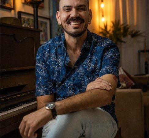 Henrique Maluf lança EP com show gratuito na Praça da Mandioca, em Cuiabá