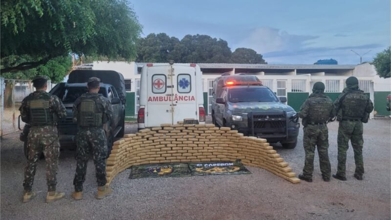 Gefron apreende 216 tabletes de skunk avaliados em R$ 648 mil em ambulância