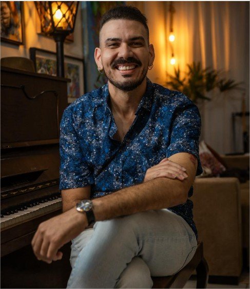 Henrique Maluf lança EP com show gratuito na Praça da Mandioca, em Cuiabá