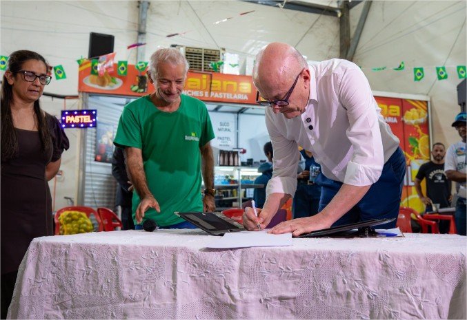 Governo de MT assina financiamento de R$ 15 milhões para reconstrução do Shopping Popular