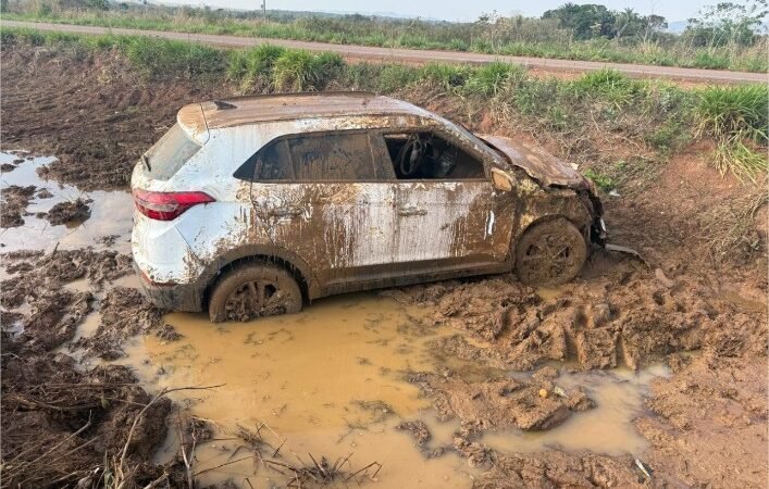 Bombeiros socorrem vítima de acidente de trânsito na rodovia BR-174, em Pontes e Lacerda