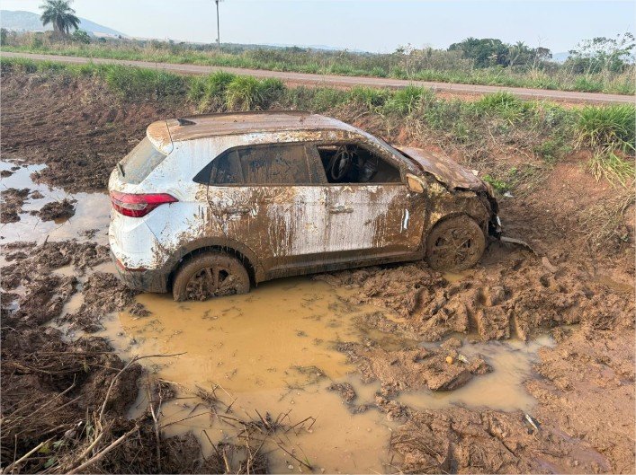 Bombeiros socorrem vítima de acidente de trânsito na rodovia BR-174, em Pontes e Lacerda