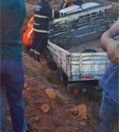Corpo de Bombeiros socorre vítima presa às ferragens em acidente de trânsito