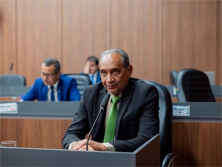 Vereador Antônio Lemes apresenta indicações para pavimentação e limpeza urbana em Cuiabá