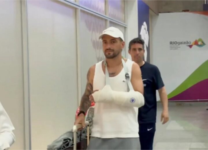 Arrascaeta chega ao RJ após lesão; cirurgia é nesta quinta