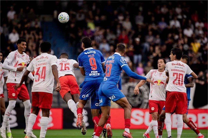 Bahia vence o Bragantino, entra no G4 do Brasileiro e seca o Flu