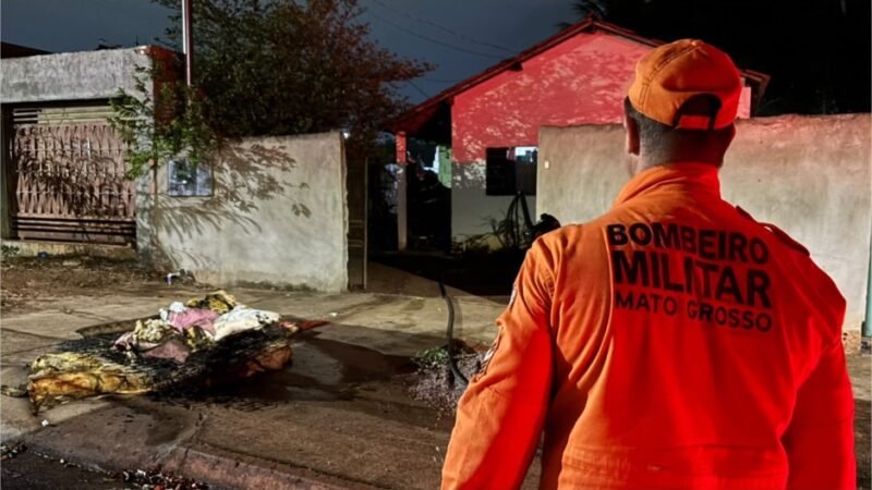 Bombeiros controlam incêndio em casa em Rondonópolis