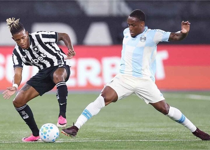 Botafogo vence o Grêmio, complica o Tricolor e se distancia do purgatório
