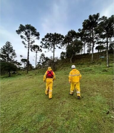 Forças de segurança ampliam buscas por helicóptero desaparecido com cantor Rick em SC