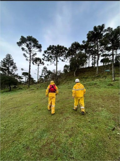 Forças de segurança ampliam buscas por helicóptero desaparecido com cantor Rick em SC