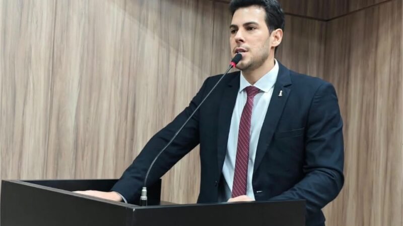 Charles Fabiano destaca pautas da Educação em reunião com a secretária Maria Fernanda
