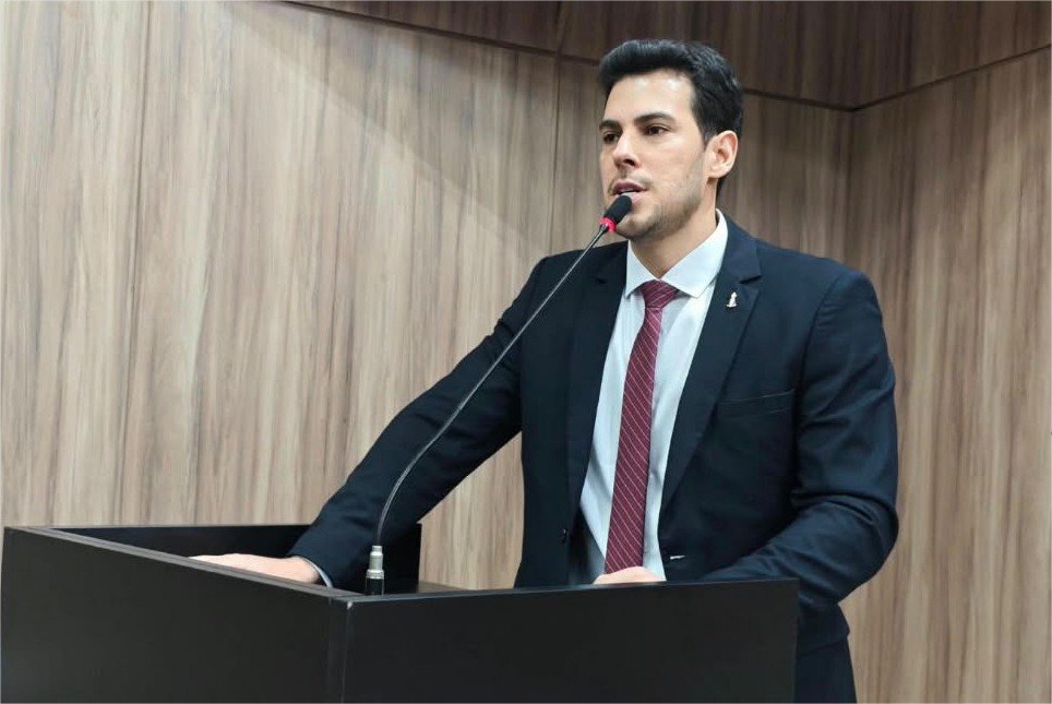 Charles Fabiano destaca pautas da Educação em reunião com a secretária Maria Fernanda