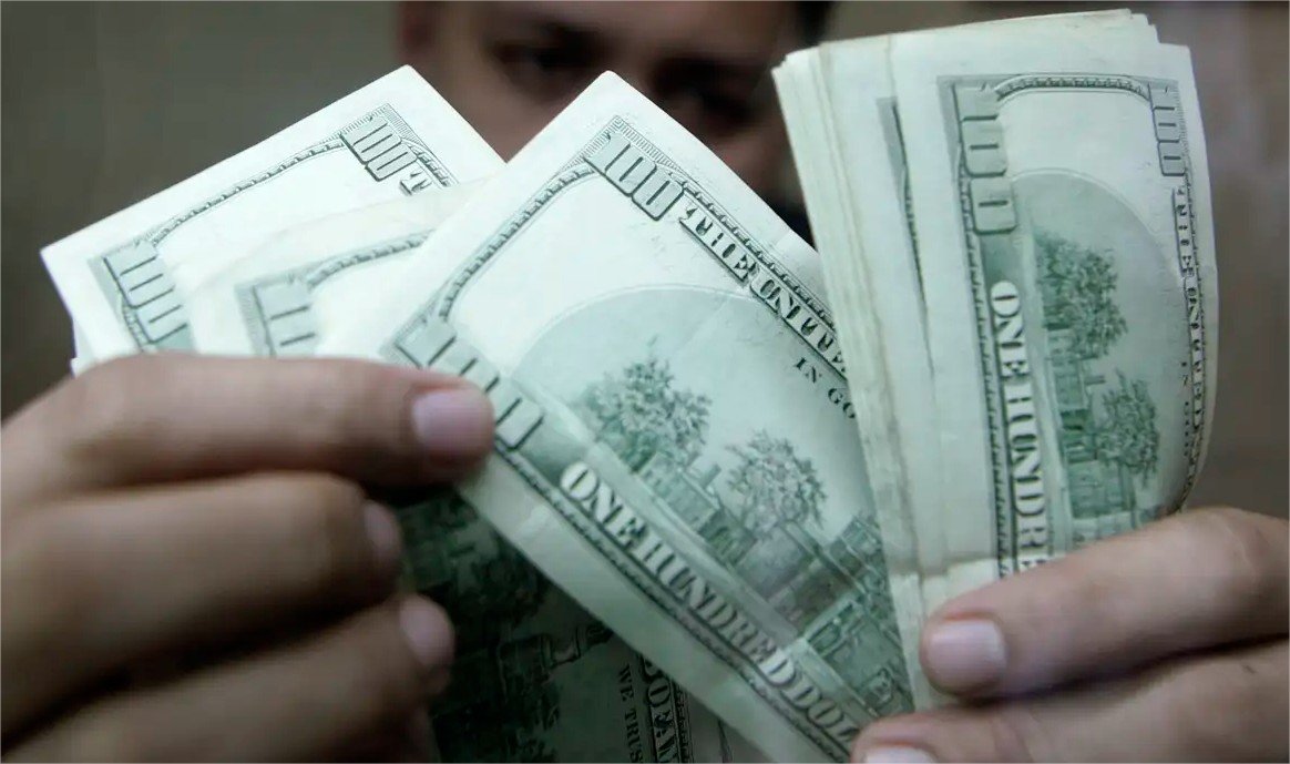 Dólar aproxima-se de R$ 5,17, com notícias do exterior e eleições