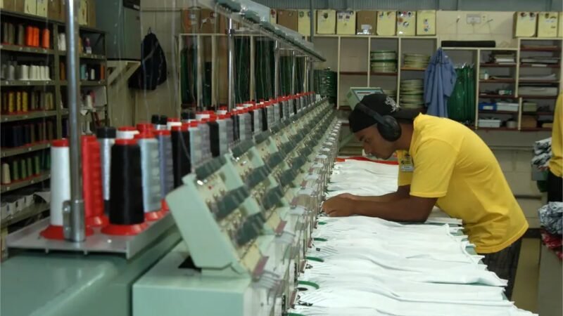 Economia recua 0,4% na passagem de junho para julho, estima FGV