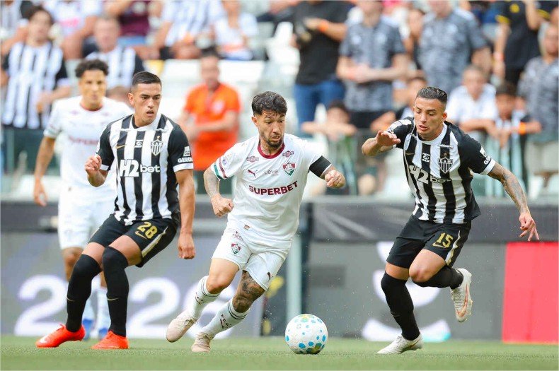 Atlético deslancha no segundo tempo e derrota o Fluminense