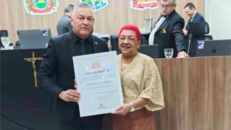 Vereador Sargento Galibert homenageia servidora Maristela Moraes por trajetória na saúde pública