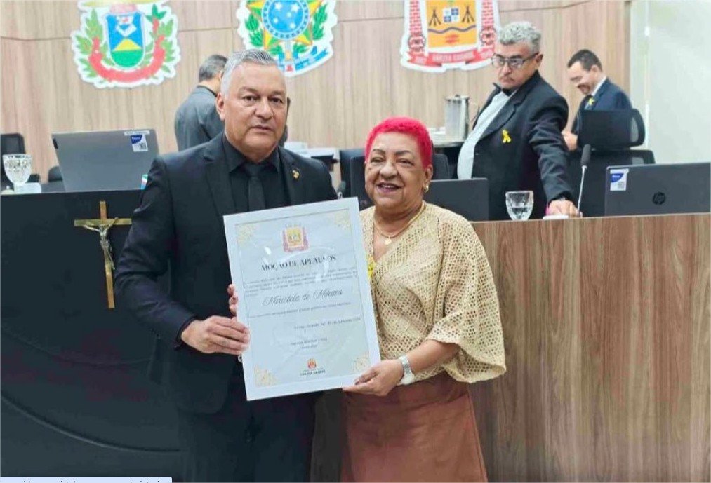 Vereador Sargento Galibert homenageia servidora Maristela Moraes por trajetória na saúde pública