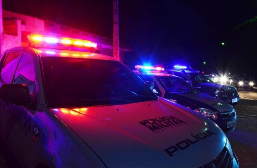 Quatro crianças presenciam briga violenta entre casal e avó