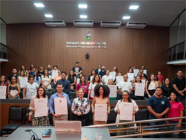 Presidente homenageia CEI Rosa Mutran Maluf por destaque internacional na educação
