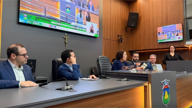 Fiscais de tributos de Cuiabá recebem homenagem na Câmara Municipal