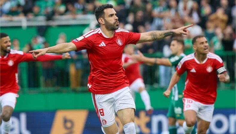 Internacional bate Chapecoense e respira na luta contra o rebaixamento