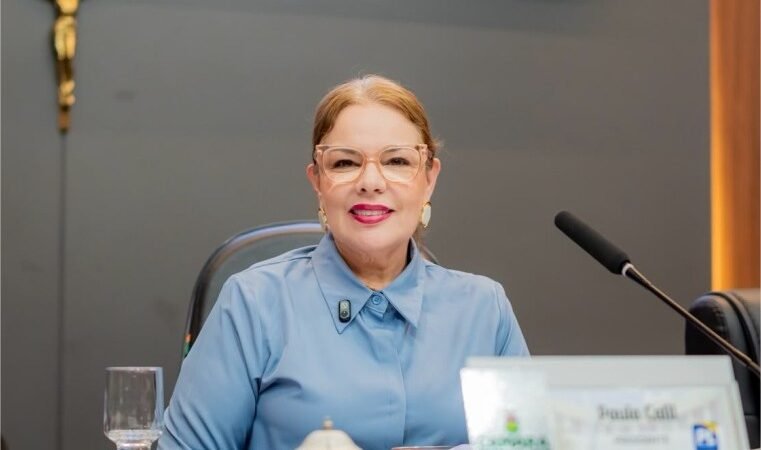 Paula Calil comemora conclusão de obras de pavimentação no Jardim Presidente II, no Grande Coxipó