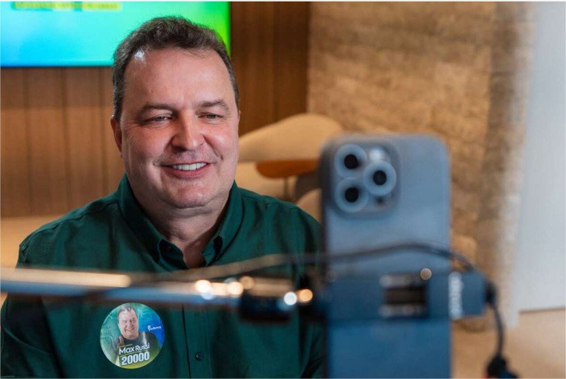 Na reta final, Max reúne milhares de pessoas em ‘live’