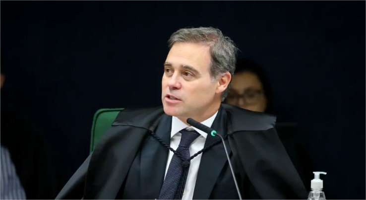 AGU prepara reação e aponta invasão de competência da Presidência em decisão de Mendonça