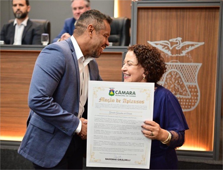 Baixinha Giraldelli homenageia auditores fiscais e destaca importância da fiscalização