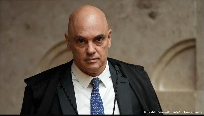 Dino pede vista e retira voto, Fachin encerra sessão e placar fica em 4 a 3 contra unir casos de Moraes e Mendonça