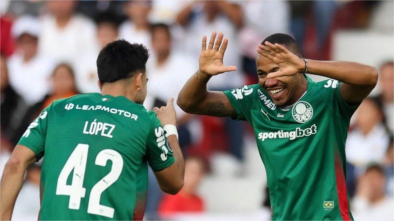 Carlos Miguel brilha, Palmeiras supera a LDU nos pênaltis e está na semi