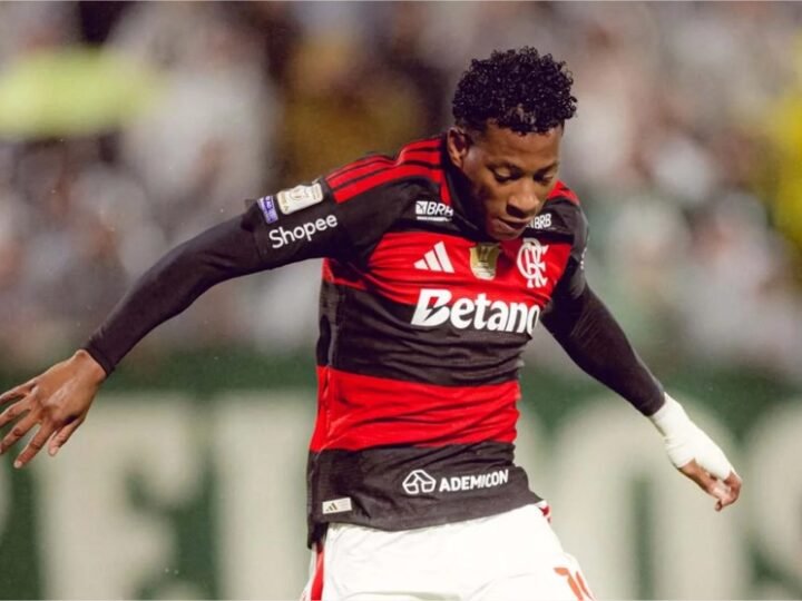 Dínamo reprova Plata em exames, e atacante volta ao Flamengo