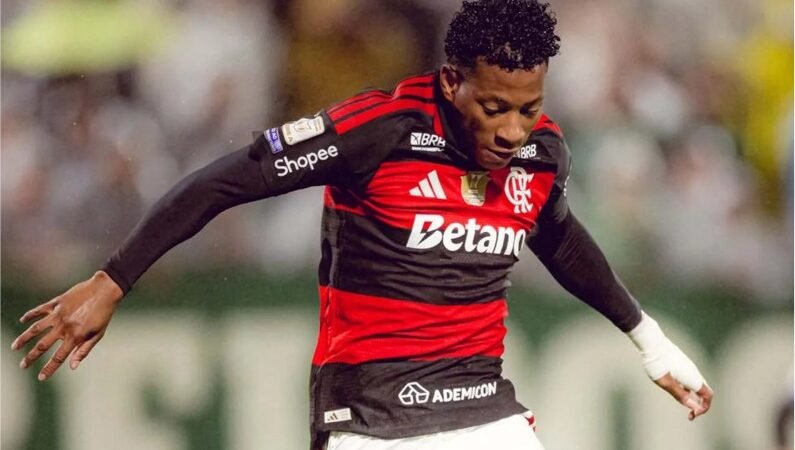 Dínamo reprova Plata em exames, e atacante volta ao Flamengo