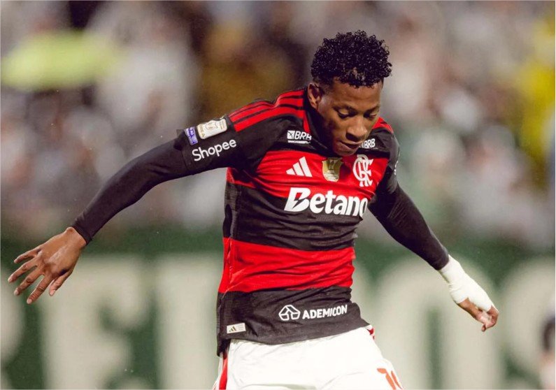 Dínamo reprova Plata em exames, e atacante volta ao Flamengo