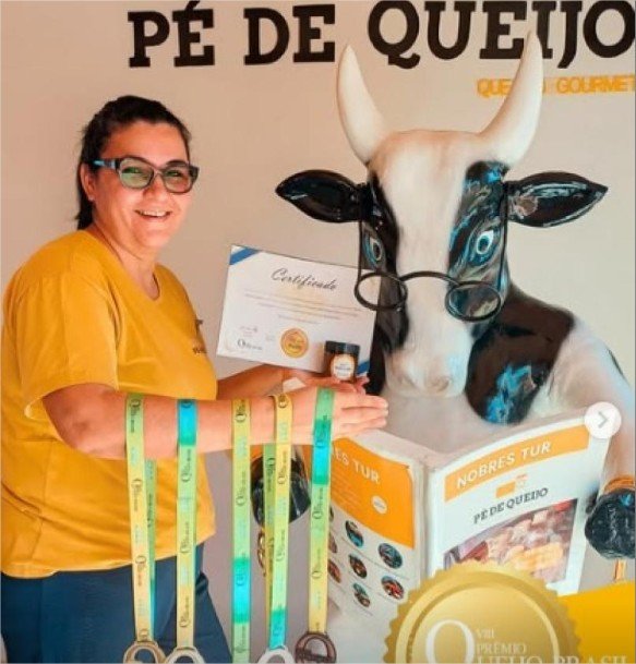 Da produção caseira à feira na França; casal cria marca de queijos premiados