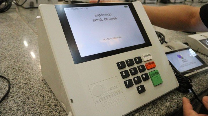 TRE-MT inicia geração de mídias e carga e lacre de urnas para Eleições 2026