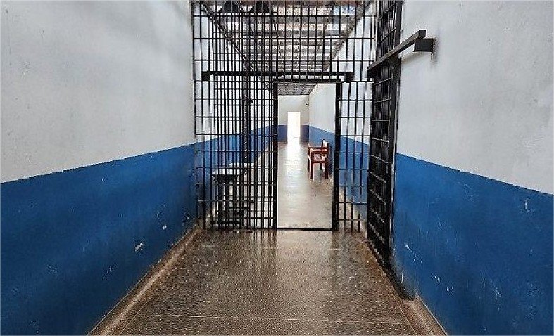 Servidores são alvos da polícia que investiga facilitação de celulares para facção em presídio