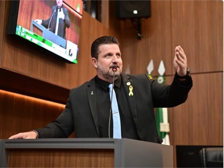 Projeto de Rafael Ranalli sobre ensino religioso confessional avança na Câmara de Cuiabá